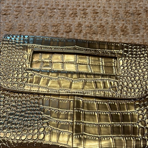 Gold Crocodile Embossed Clutch - Picture 4 of 9